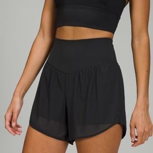 NWT Lululemon Nulu and Mesh HR Yoga Short Black Size 6